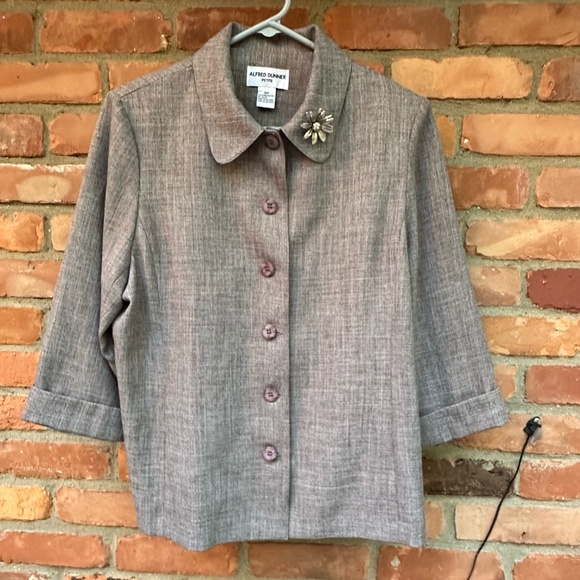Alfred Dunner Petite Gray Blazer with Flower Pin ~ 14P - Picture 1 of 5